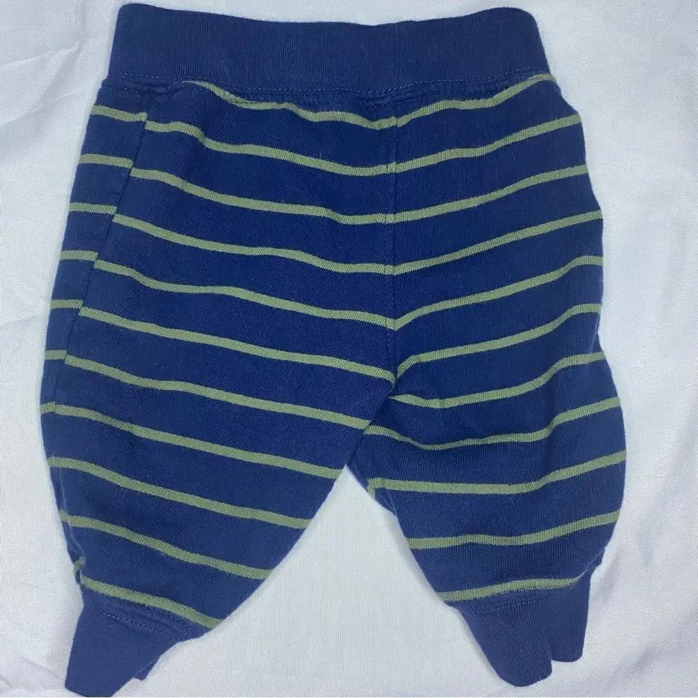2 Pairs of Carter’s Baby boy pants Size 3M